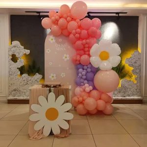 Daisy themed first birthday balloon decoration